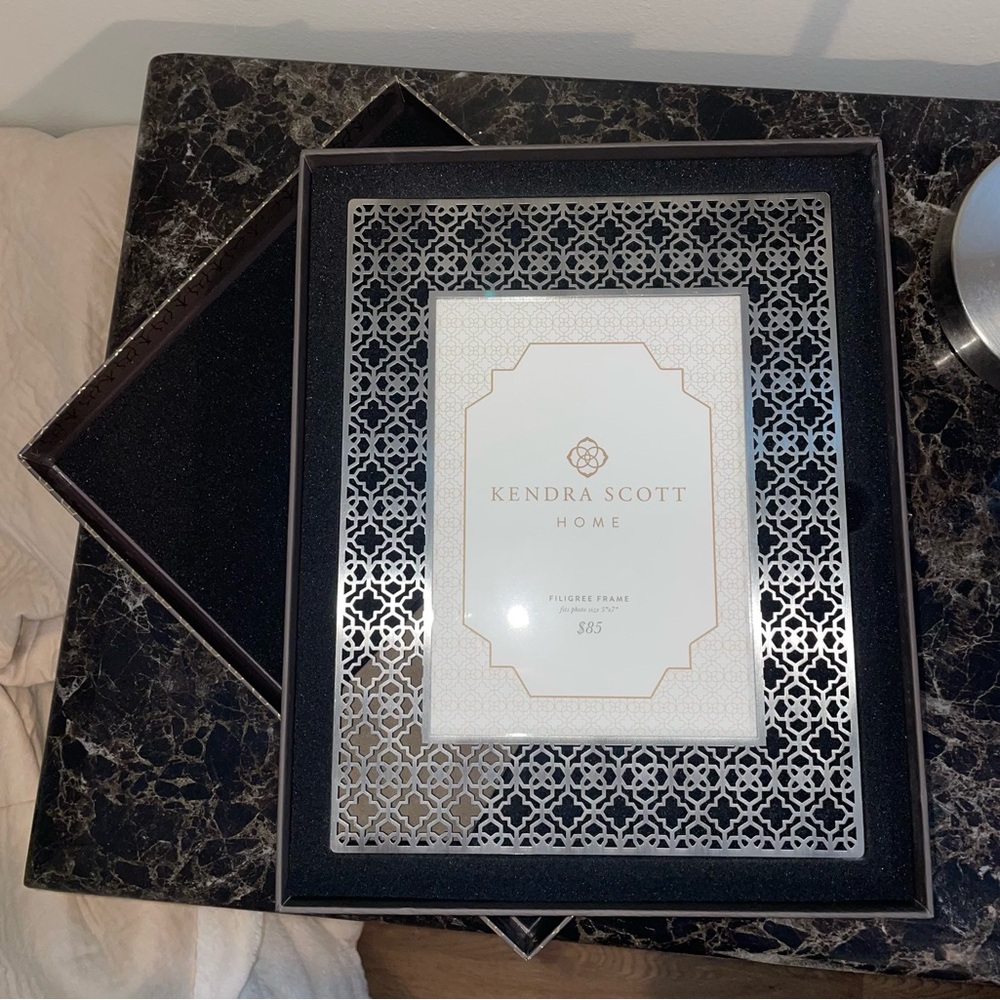 Kendra Scott 5x7 Filigree Photo Frame Antique Silver Metal - Picture 4 of 4